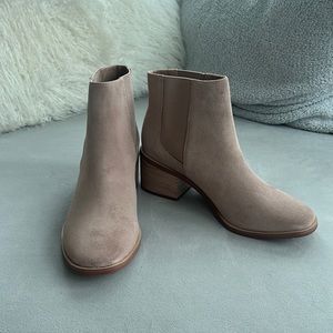 NEW Splendid tan suede booties